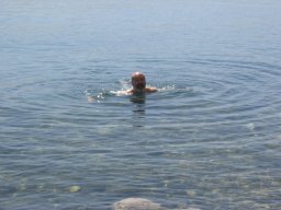 076 - bagno nel 0lago van